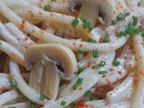 Fideos con crema y champiñones