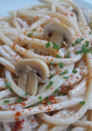 Una foto de Fideos con crema y champiñones