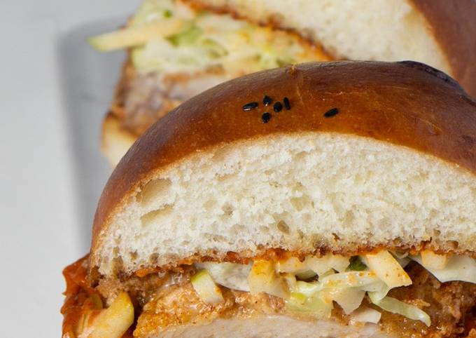 Easiest Way to Make Super Quick Homemade Chicken Burger with Coleslaw and Spicy Mayo