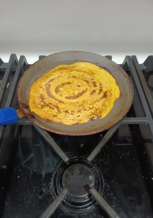 A picture of Tawa punch male dal Rotti golden dossa.
