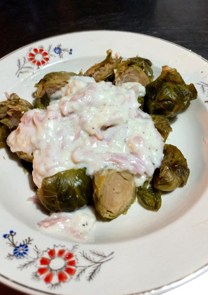 Una foto de Repollitos de Bruselas con salsa blanca