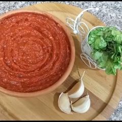 A picture of Pizza sauce.