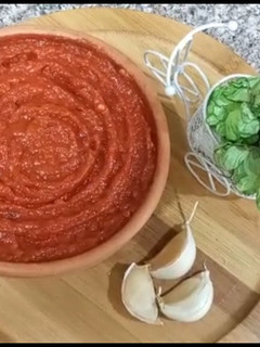 A picture of Pizza sauce.
