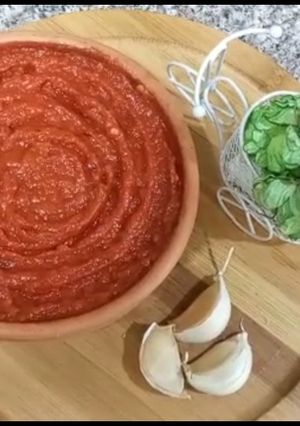A picture of Pizza sauce.