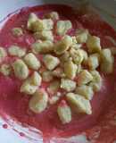 Ñoquis con salsa de remolacha