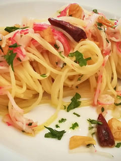 Una foto de Espaguetis con surimi al ajillo