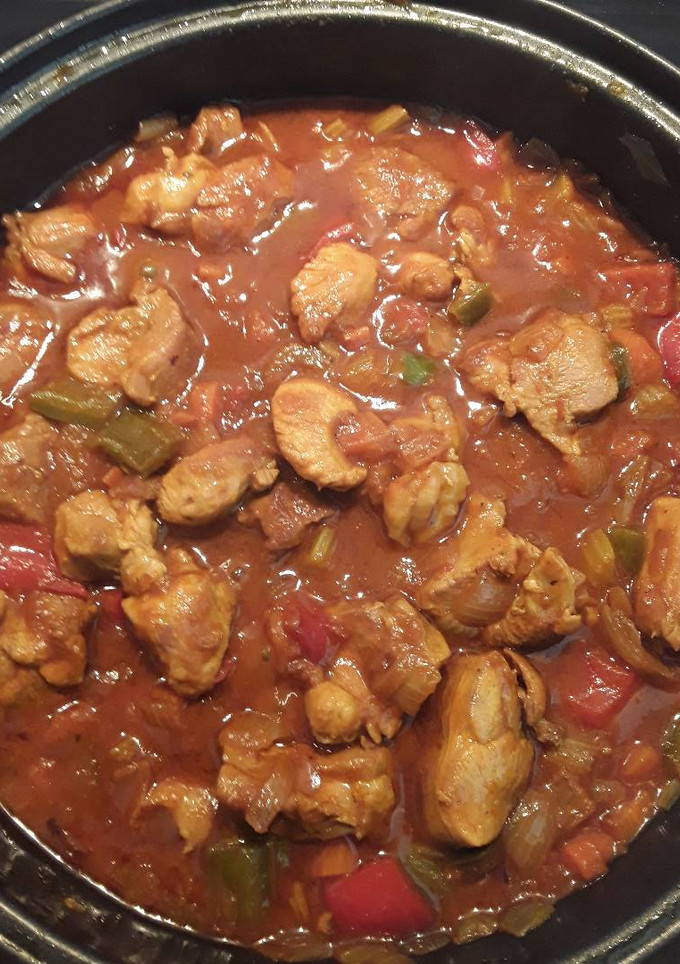 Una foto de Pavo guisado con tomate y soja
