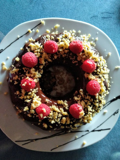 Una foto de Bizcocho de zanahoria y nueces sin azúcar con chocolate negro