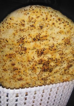 A picture of Tiloon wala naan (saseme flat bread).