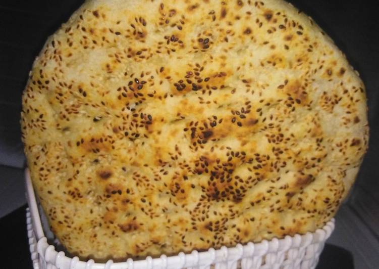 Recipe of Speedy Tiloon wala naan (saseme flat bread)