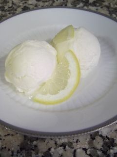 Una foto de Helado de limón