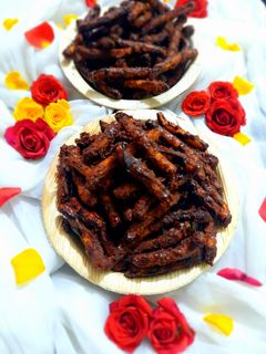 கருப்பட்டி மனோகரம் / மன கோலம் (manogaram recipe in Tamil) செய்முறை முக்கிய புகைப்படம்