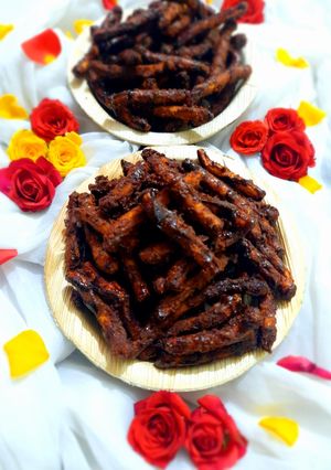 கருப்பட்டி மனோகரம் / மன கோலம் (manogaram recipe in Tamil) செய்முறை முக்கிய புகைப்படம்
