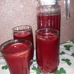 A picture of Carrot and beetroot juice.