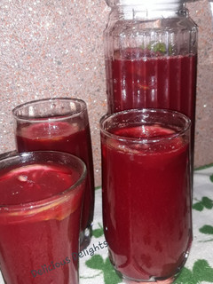 A picture of Carrot and beetroot juice.