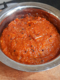 இன்ஸ்டன்ட் தக்காளி ஊறுகாய்(tomato pickle recipe in tamil) செய்முறை முக்கிய புகைப்படம்