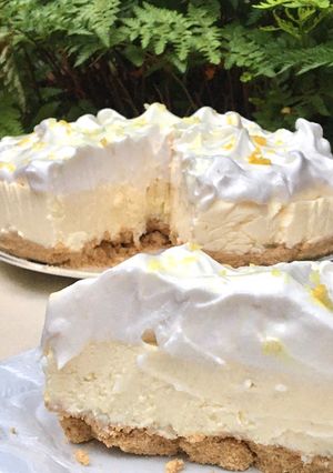 Una foto de LEMON PIE HELADO 🍋🍦