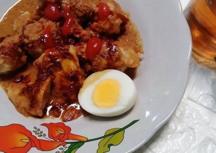 Tahu walik kuah kacang