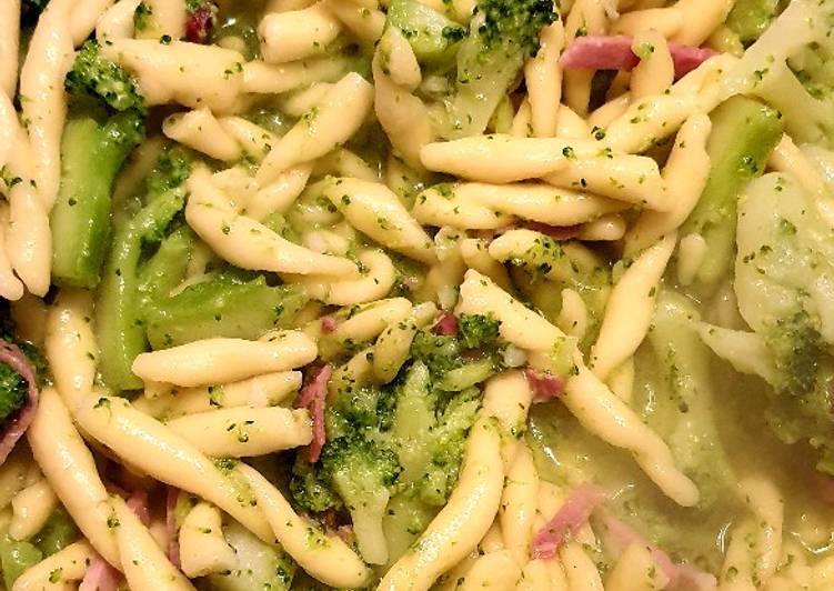 Fusilli Avellinesi con broccolo siciliano e spek