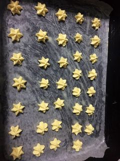 A picture of Butter biscuits.