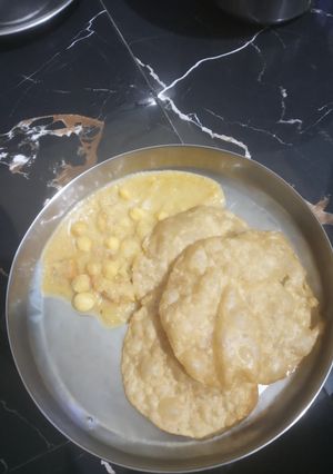 A picture of Aloo poori.