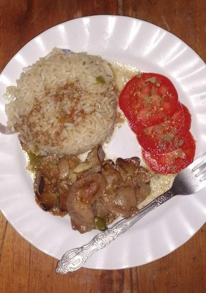 A picture of Chicken Gizzards with Green Rice.