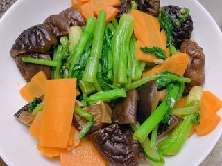 Cải ngồng xào nấm đông cô