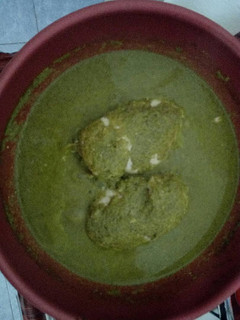 Una foto de Pollo en mole verde