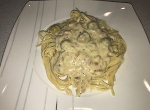 Una foto de Salsa de champiñones, atún y aceitunas para pastas