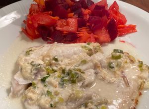 Una foto de Abadejo con salsa light de cebolla de verdeo