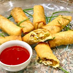 A picture of Chicken and vegetables spring rolls.