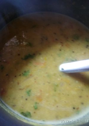 A picture of Dal tadaka/kolhapuri.