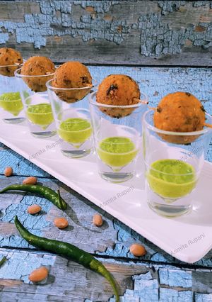 A picture of Sabudana Vada Pops.