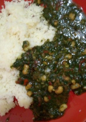 A picture of Miyan ewedu da biskin shikafa.