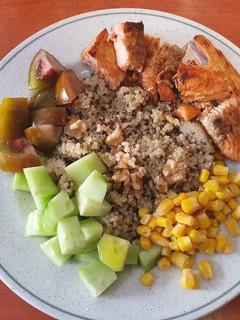 Una foto de Poke bowl cocinado