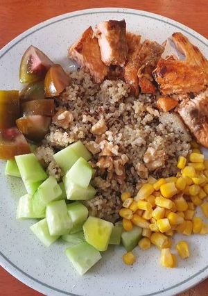 Una foto de Poke bowl cocinado