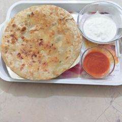 A picture of Aloo kay parathay.