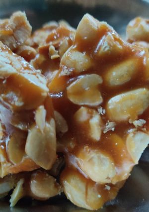 સીંગ ની ચીકી (Sing Chiki Recipe In Gujarati) રેસીપી મુખ્ય ફોટો