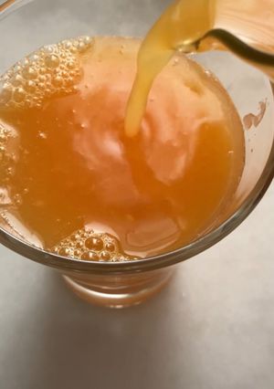 Una foto de Zumo de naranja y pomelo rosa (smoothie ligero)