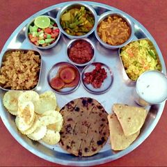 A picture of Rajasthani thalii.