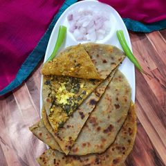 A picture of Mint flavour paneer paratha.