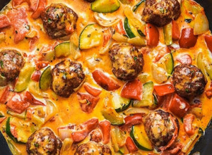 Ratatouille-padlizsános francia lecsó-fűszeres húsgombócokkal recept fotója