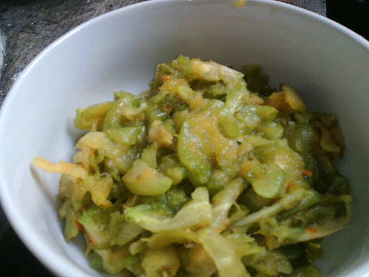 Cara Gampang Menyiapkan Rujak Belimbing Wuluh, Lezat Sekali