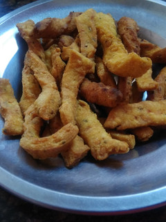 नमक पारे (Namak pare recipe in hindi) रेसिपी मुख्य फोटो