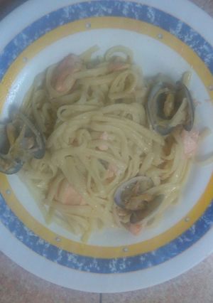 Foto principal de Tallarines con almejas y salmón