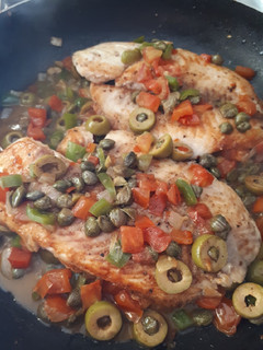 Una foto de Pescado a la veracruzana fácil y deli (tilapia)