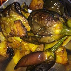 Patatoes brinjal fry A picture of Patatoes brinjal fry.