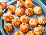 मावा फ्राइड मोदक (mawa modak fry recipe in Hindi)