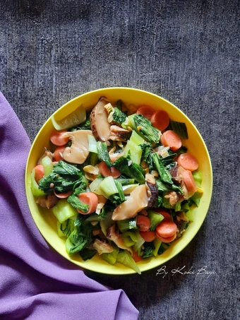Langkah Gampang Menyiapkan Resep Tumis PokCoy Jamur Sosis yang Lezat