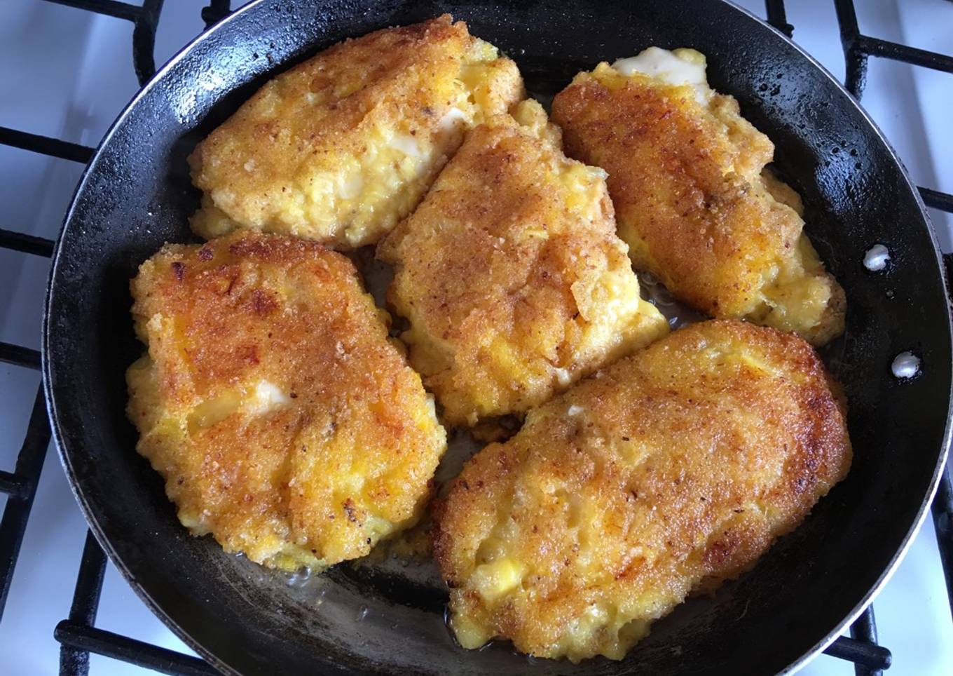 Plátano relleno de queso